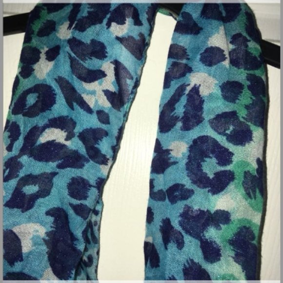 Infinity Scarf by Justice - Picture 2 of 2